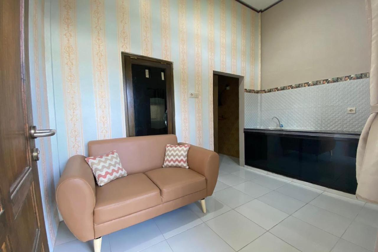 Reddoorz Near Mojokerto Train Station Hotell Exteriör bild