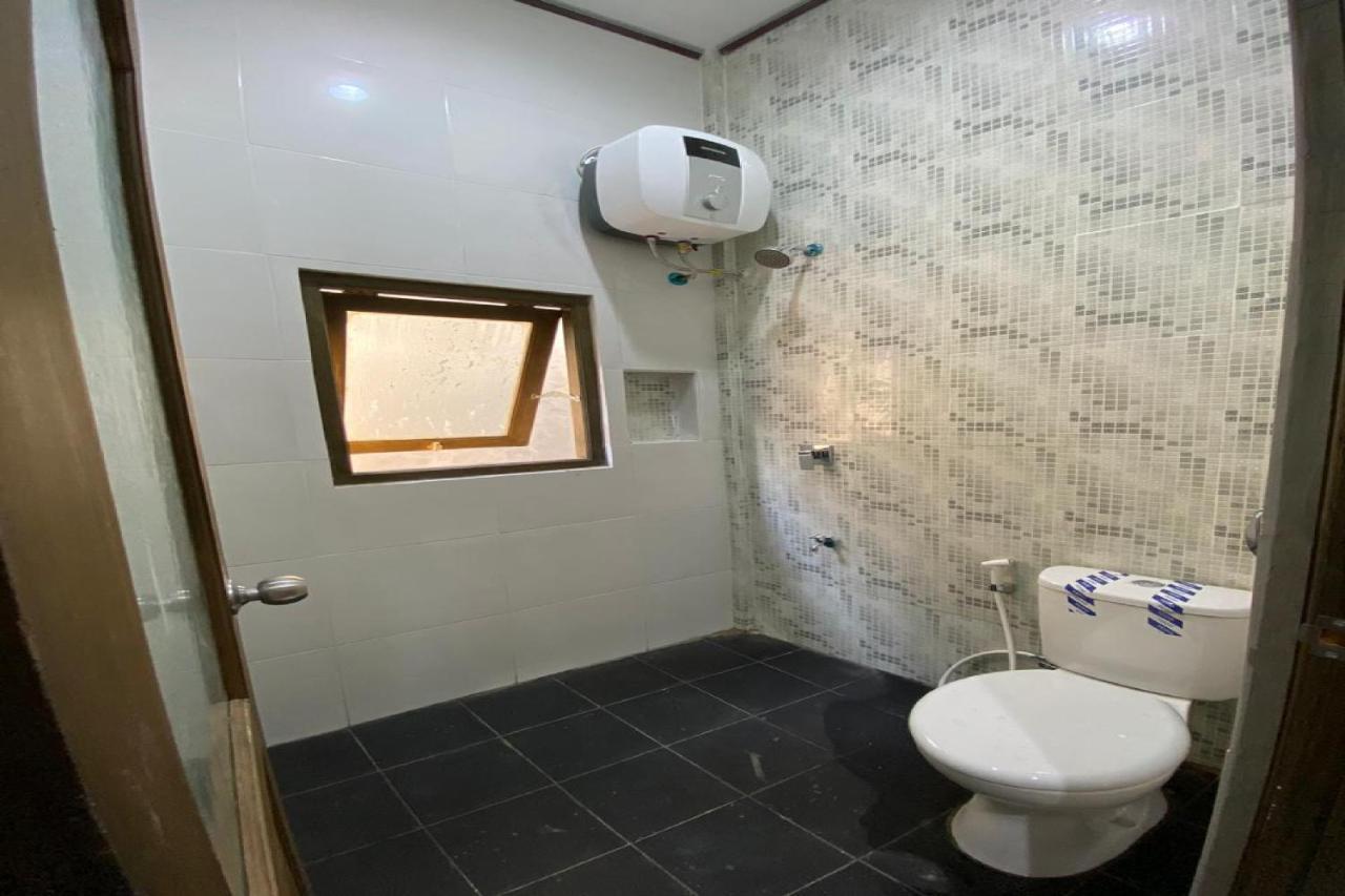 Reddoorz Near Mojokerto Train Station Hotell Exteriör bild