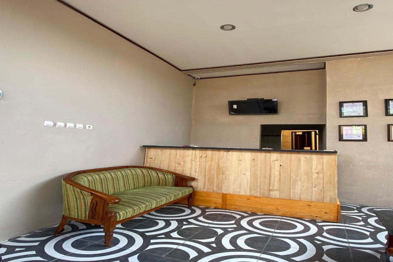 Reddoorz Near Mojokerto Train Station Hotell Exteriör bild