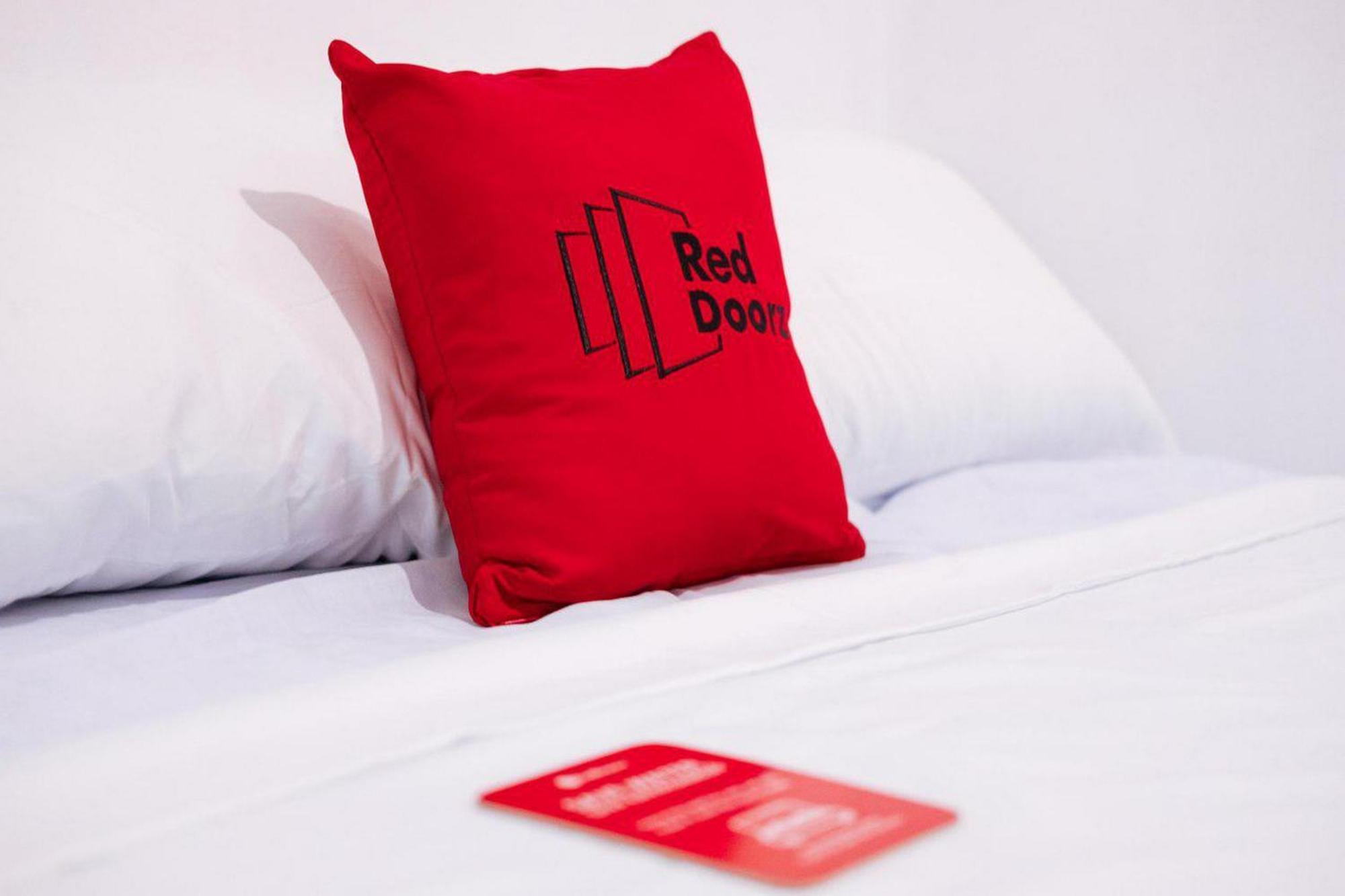 Reddoorz Near Mojokerto Train Station Hotell Exteriör bild